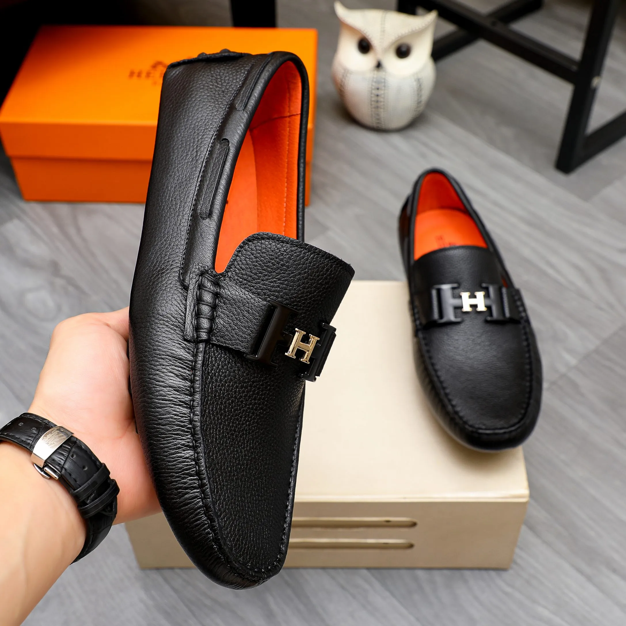 Factory price 380 🕷🕷【HERMES】The same style as Hermès counters🇨🇳Classic slip-on shoes 1:1 mold opening💯Original quality🍓Using imported first-layer cowhide🍅Pigskin lining🌶🌶Super high-end men's leather shoes🇨🇳Solid and stable Very special🍇 Available in black! Code number 38-44 (45.46.47. Can be customized)